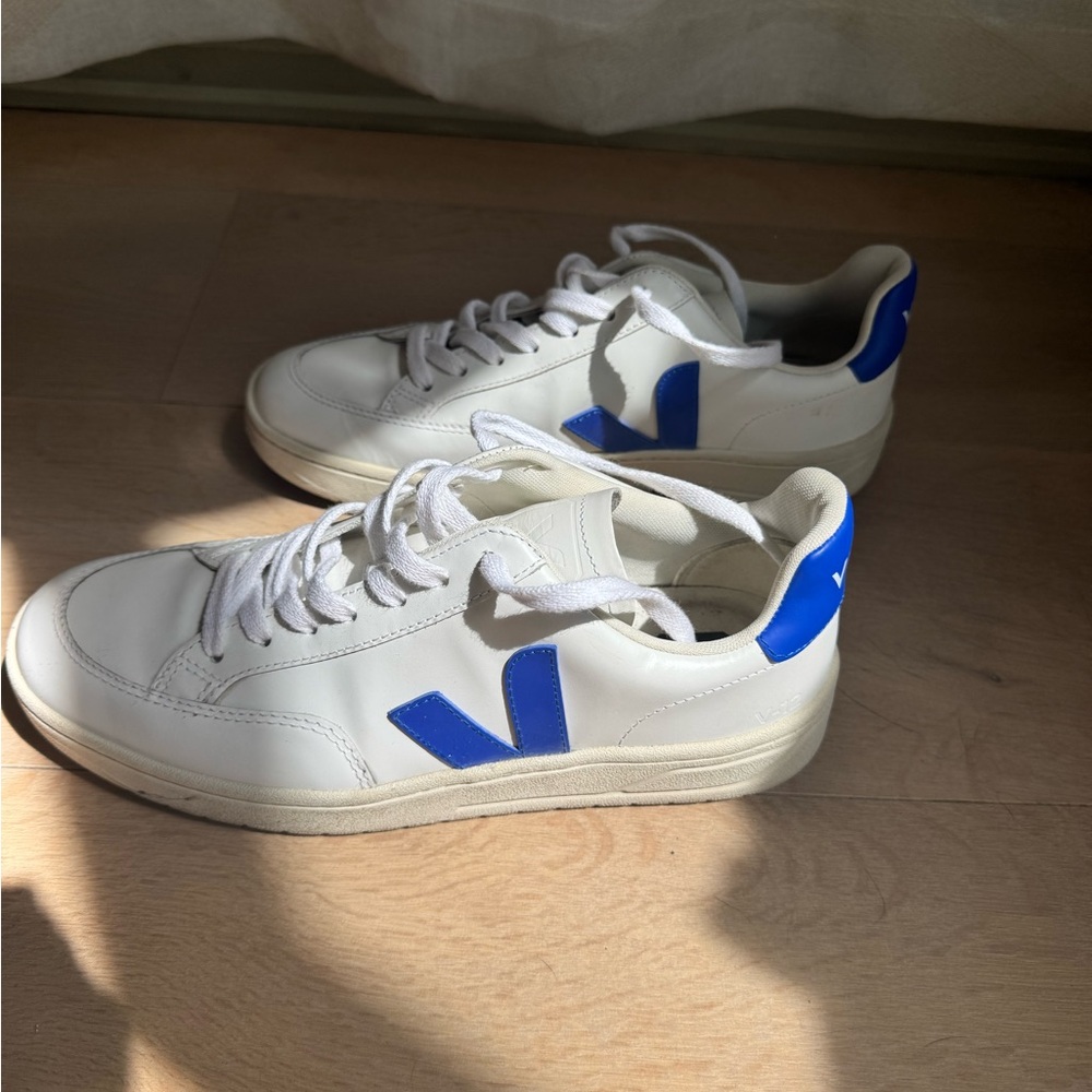 Veja - V-10 Leather Sneakers - Picture 5 of 8